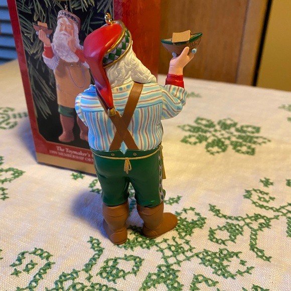 Hallmark Toymakers Gift - Picture 3 of 6